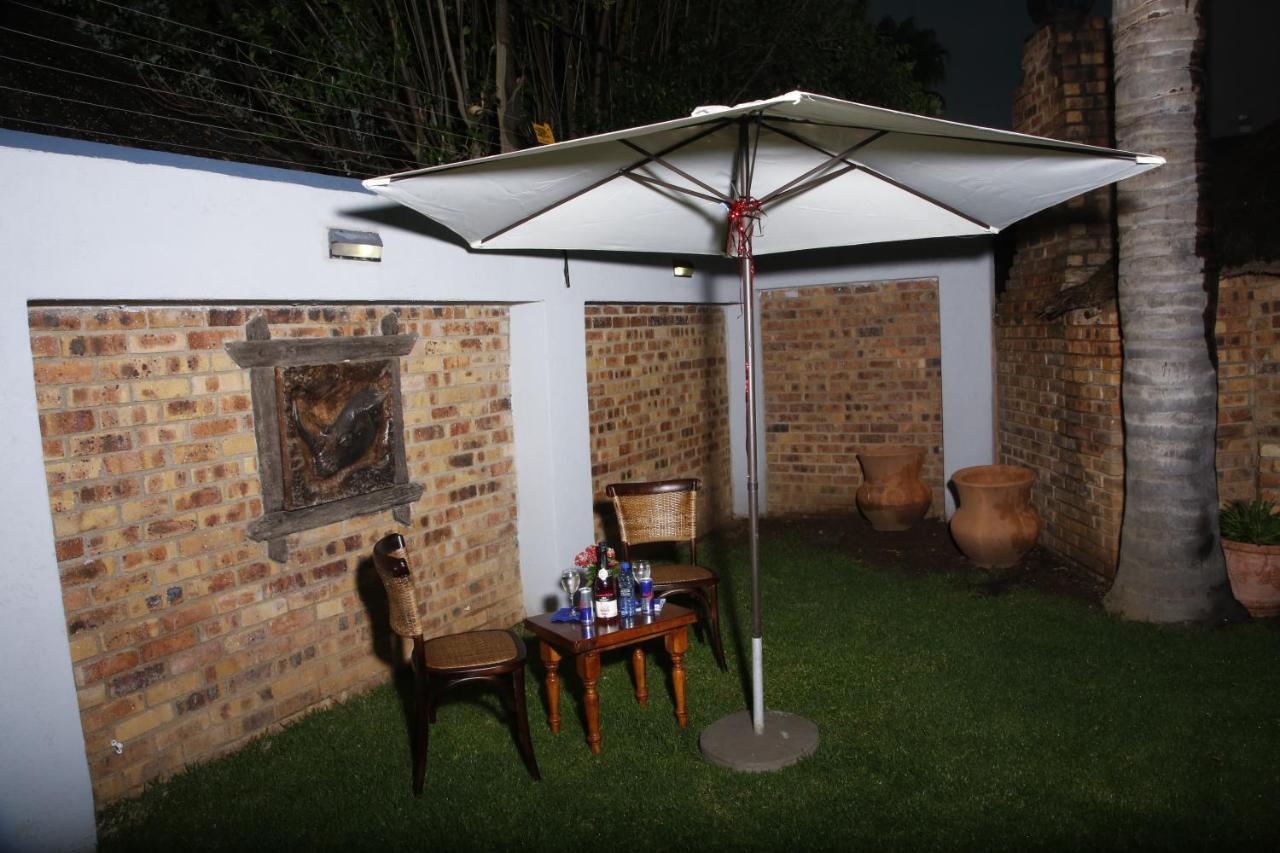 Travetel Or Tambo Airport Hotel Kempton Park Exterior photo